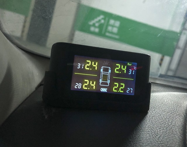 轮胎气压不正确危险时刻伴随身边,轿车轮胎气压一般打多少才合适