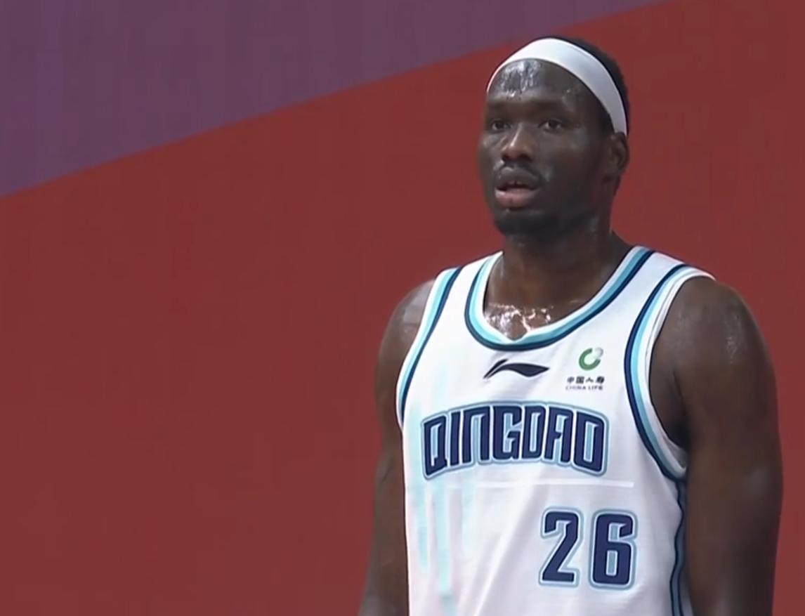 轰31+15，险胜青岛！不是外援胜似外援，现役最强中锋不是白喊的