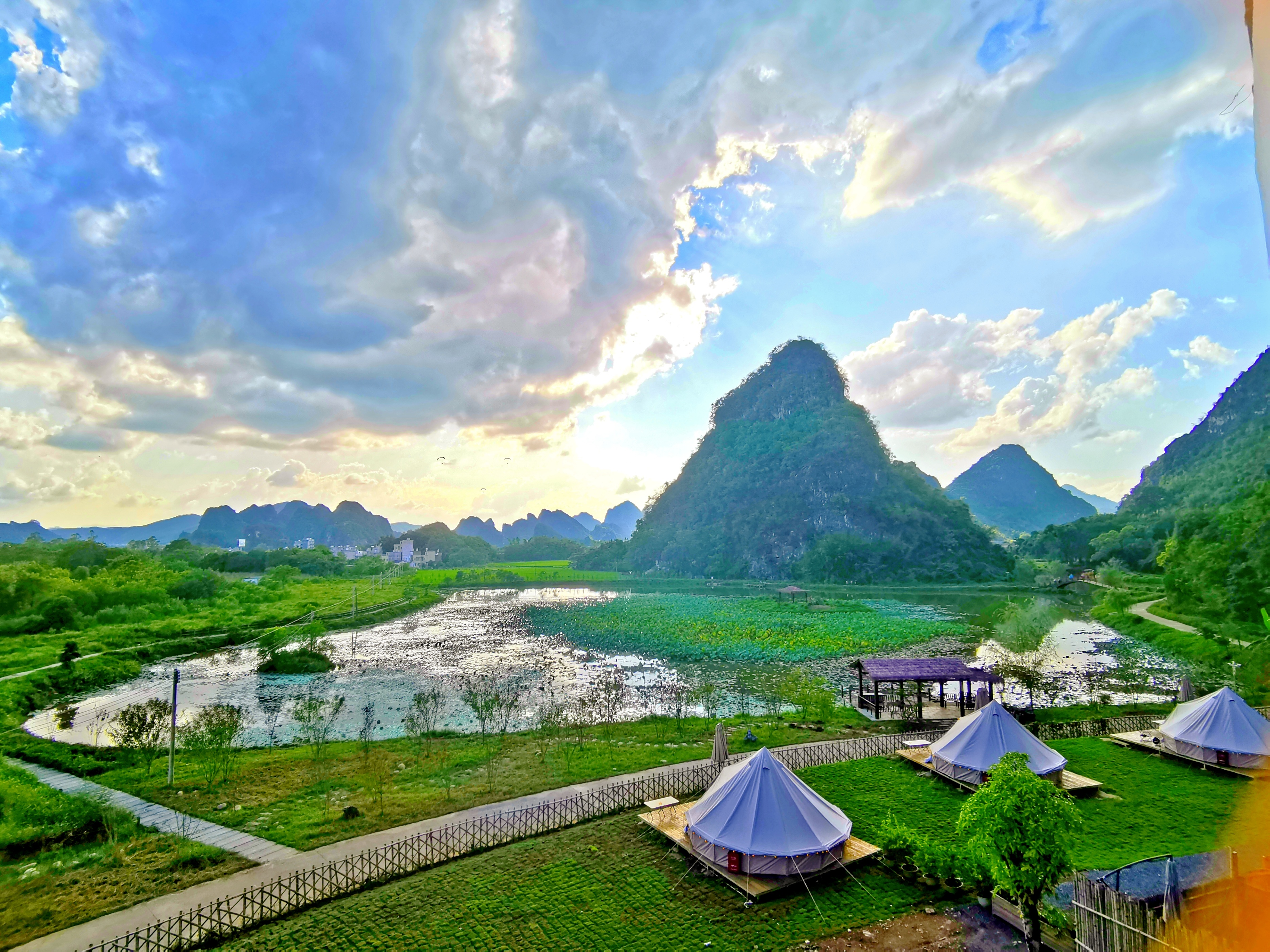 清远英德峰林晓镇精品露营地,清远英德湖畔野奢露营