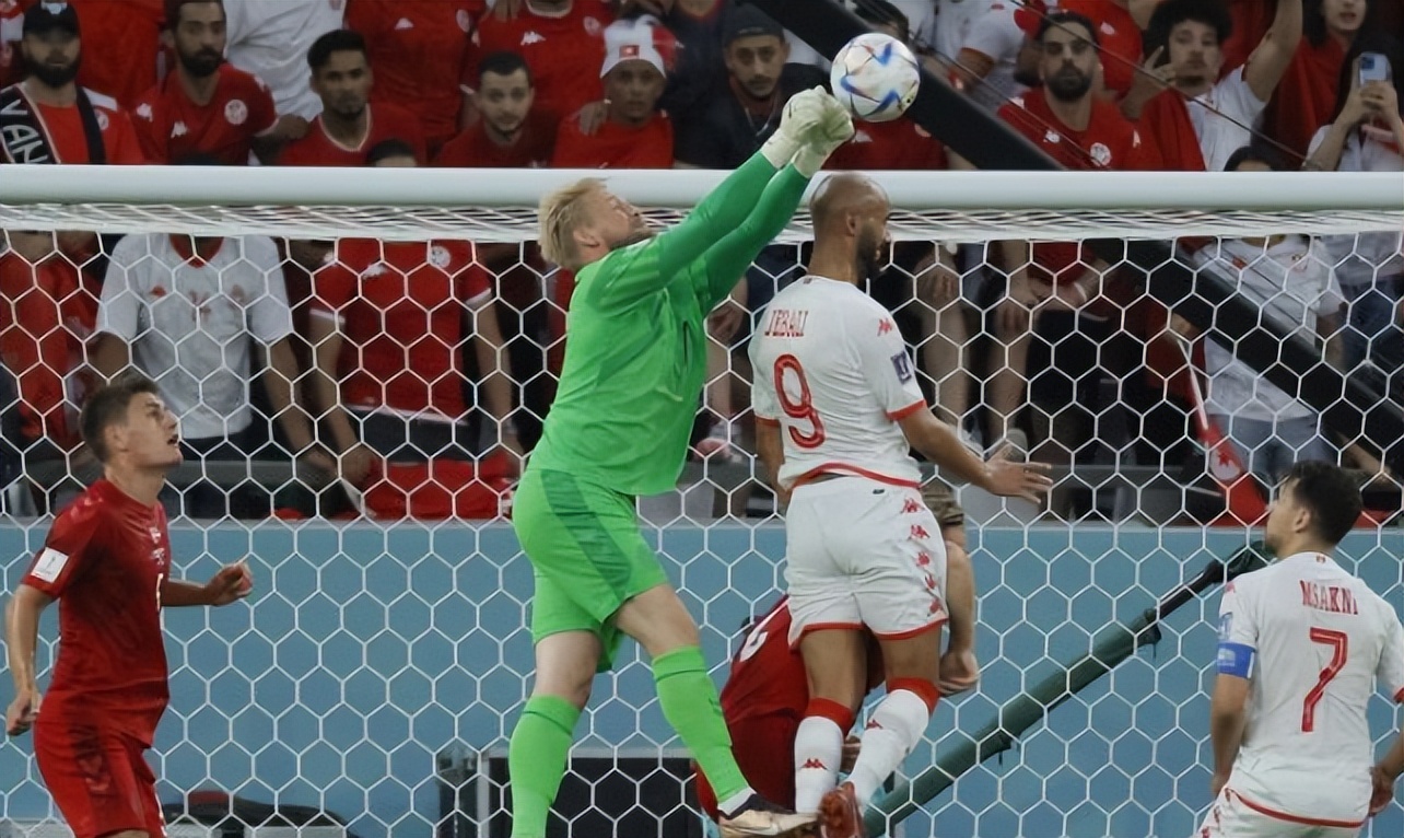 世界杯首轮趣味纪录：亚洲球队开挂，C罗梅西反差巨大