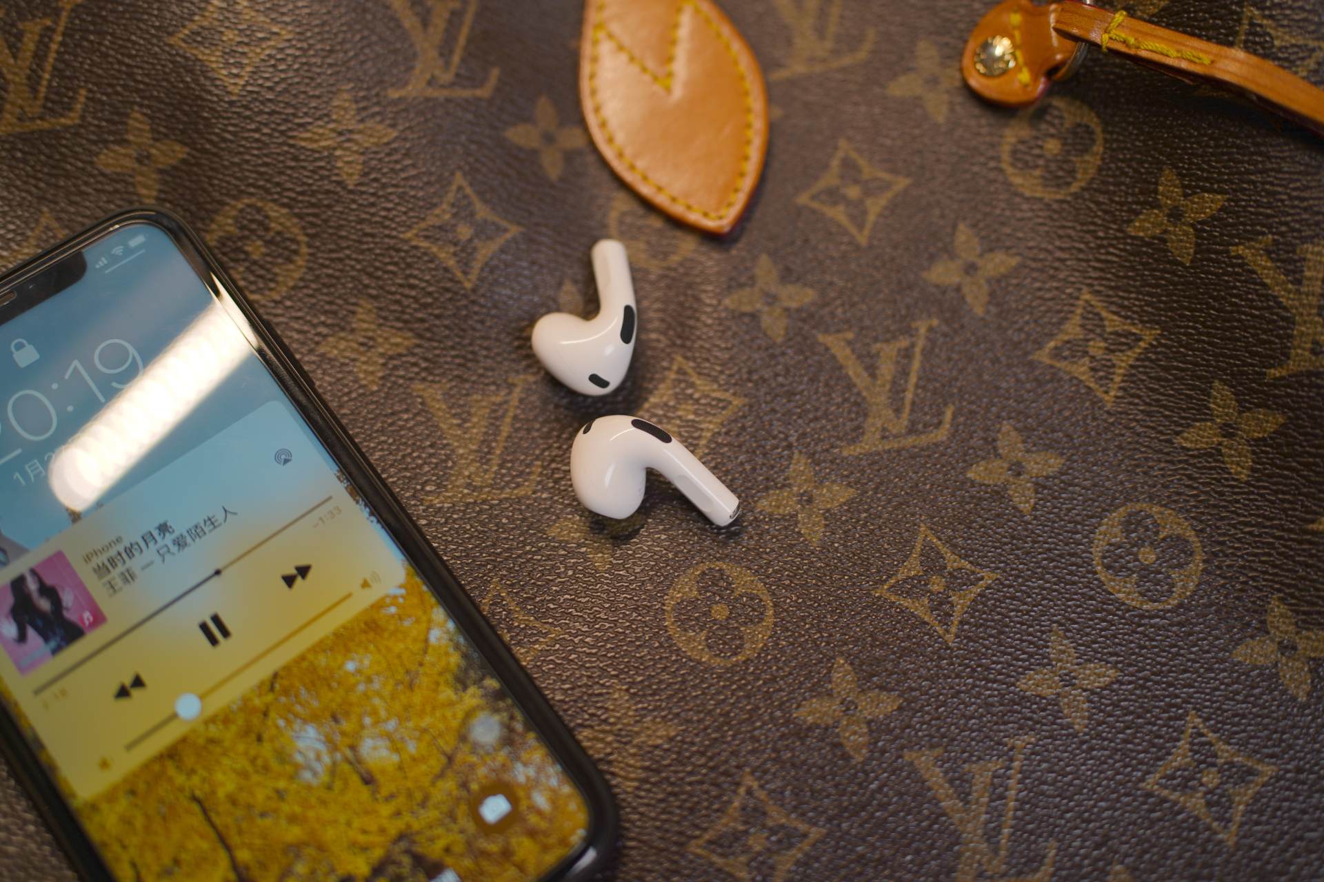 现在入手iphone13值不值得,现在入手iphone13值不值