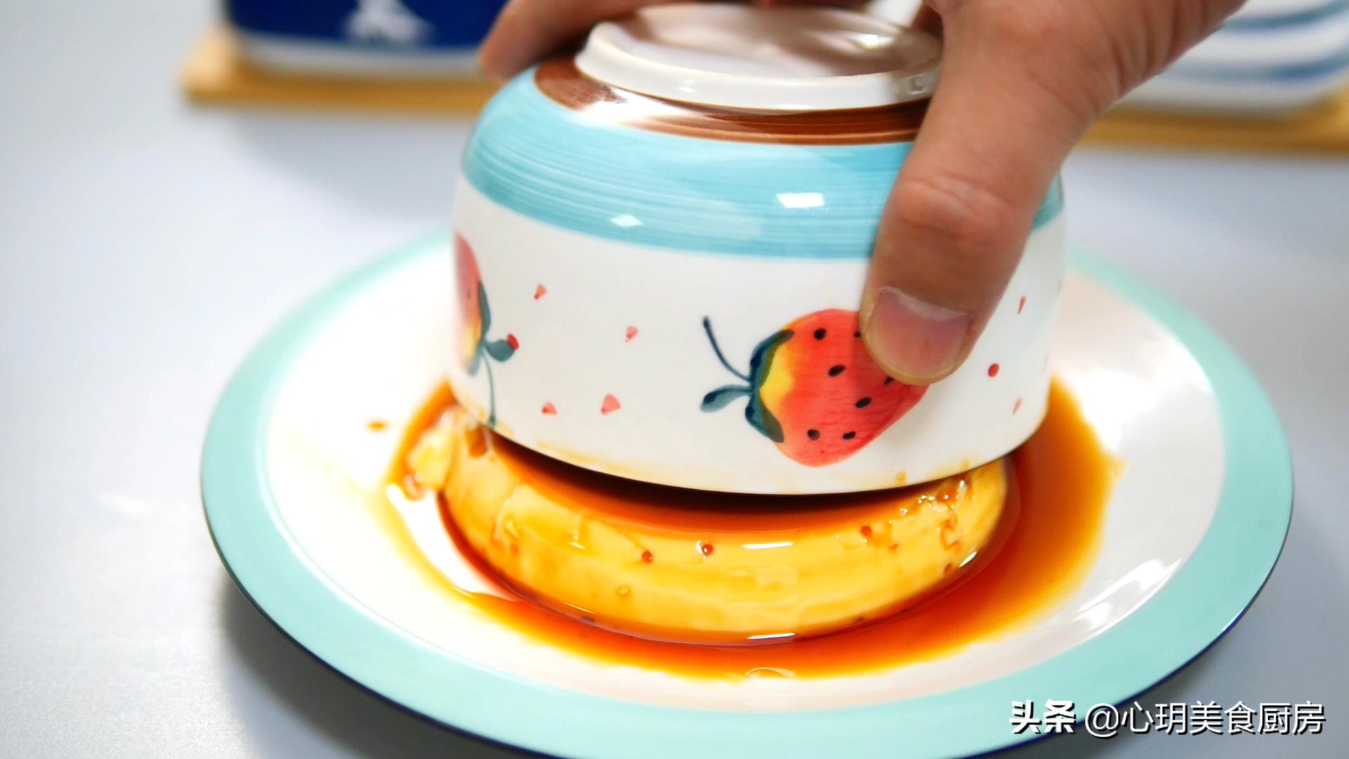 一瓶牛奶两个鸡蛋，教你在家自制焦糖布丁，孩子说：比吃豆腐还嫩