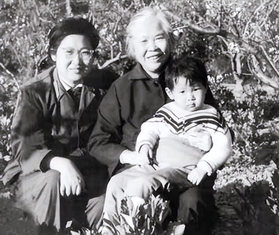 59年，*子珍贺**和水静在庐山畅聊往事，孔东梅：那是外婆最大的收获