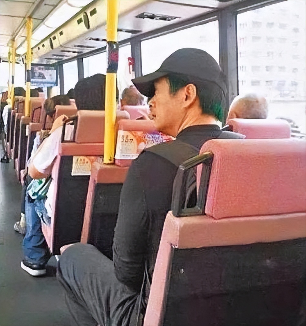 从未捐过钱的明星,周润发不为人知的心酸成长史