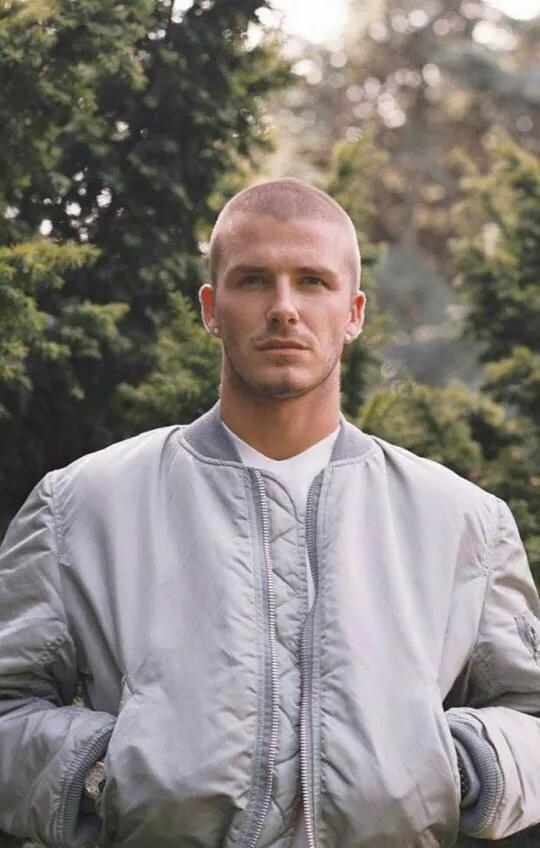 贝克汉姆惊天吊射,贝克汉姆的惊世任意球