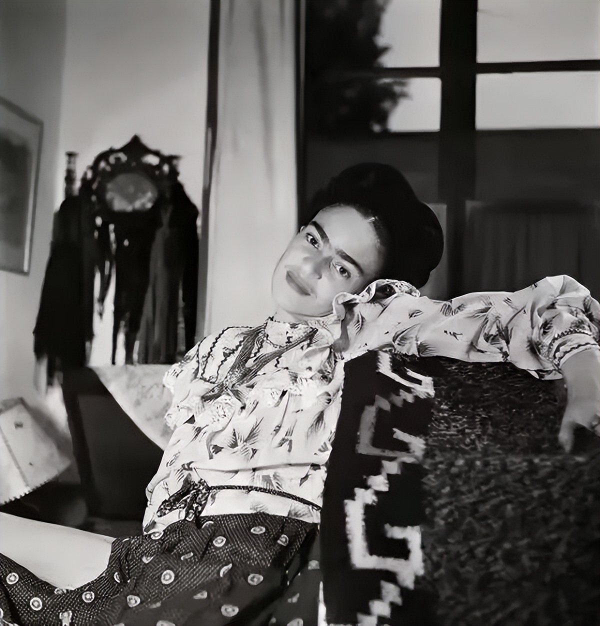 丈夫出轨亲妹,车祸做了32次手术,她的自画像怎么就值2.2亿?