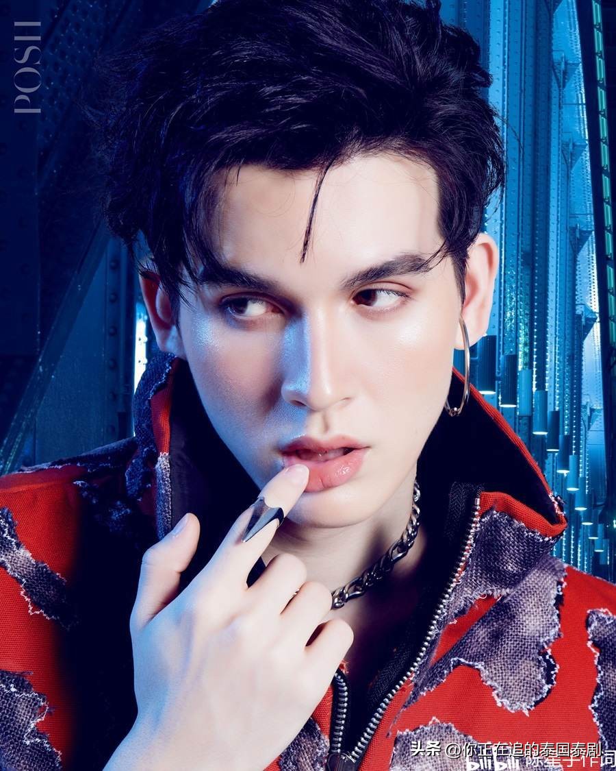 泰剧巨龙之爱MosPanuwat和BankMontop新杂志：元宇宙少年龙月臣服