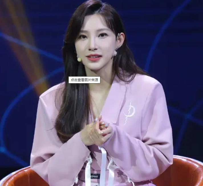 新任电台一姐战胜董卿李红,央视一姐颜值不输董卿李红