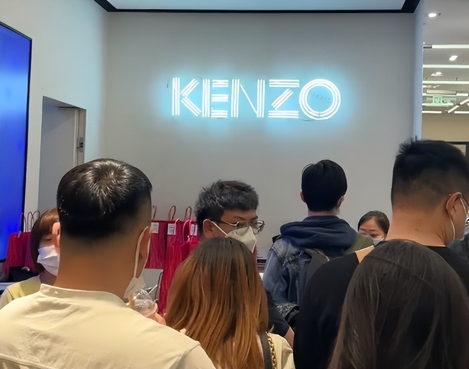 越贵越买后,奢侈品品牌们重新定义“中产”?