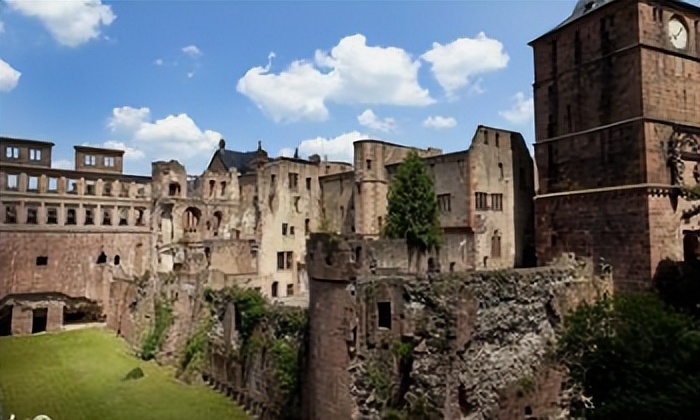 兄弟会成立的意义，学者如何看待，这与罗西克鲁亚宣言有何关系？