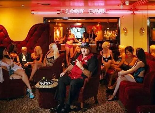 “性都”荷兰：*交性**易合法，政府还给津贴，从业者执证上岗