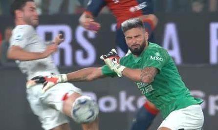 这还是我第一次见到!两位守门员同时被罚出场吉鲁救主米兰登头顶