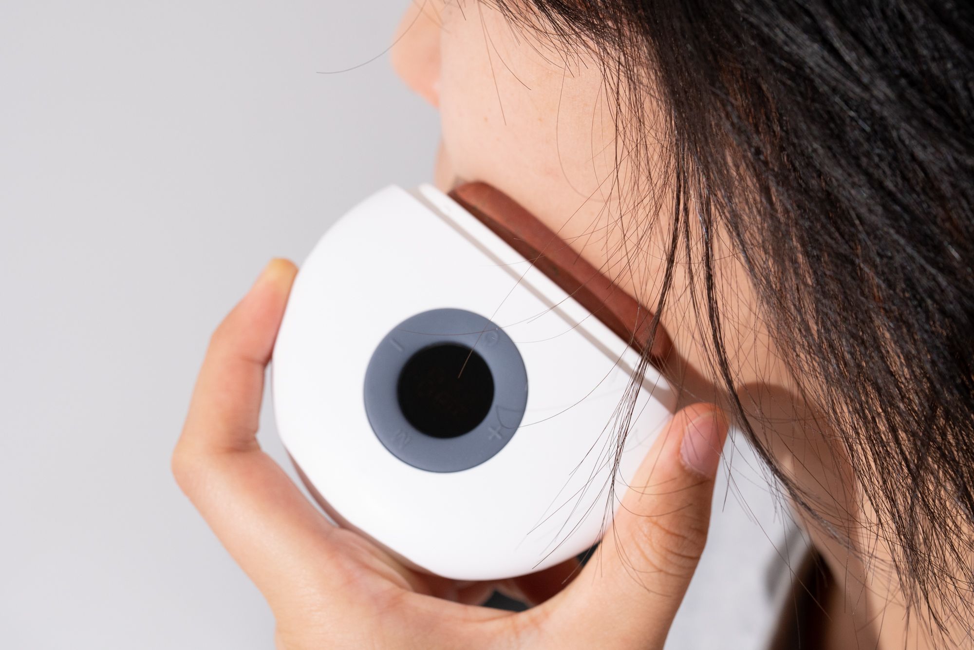 快丢掉你手中的刮痧板吧！左点砭石按摩器才能满足你的需求