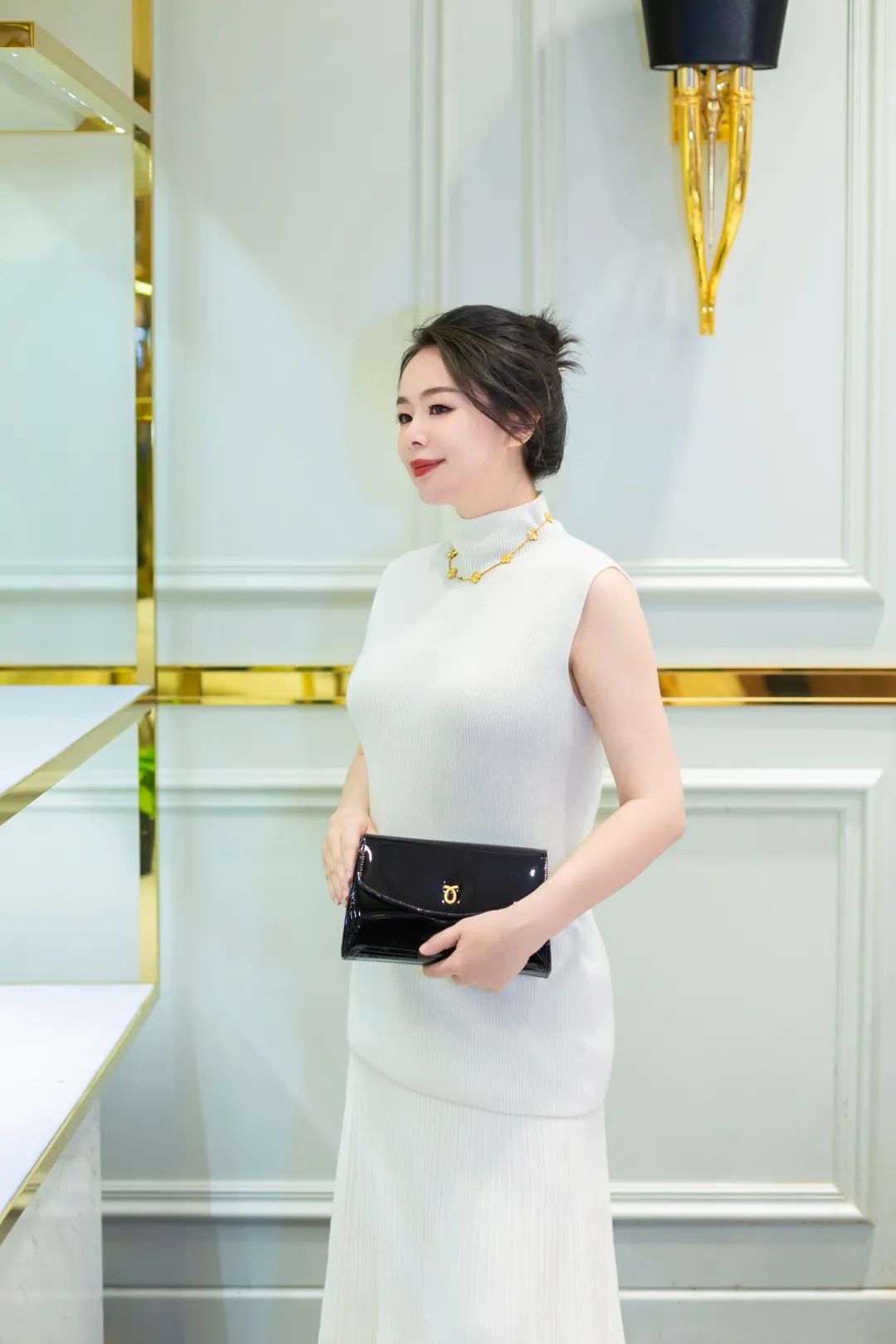 英国女王最喜欢的包包牌子,英国女王拿的包包价格