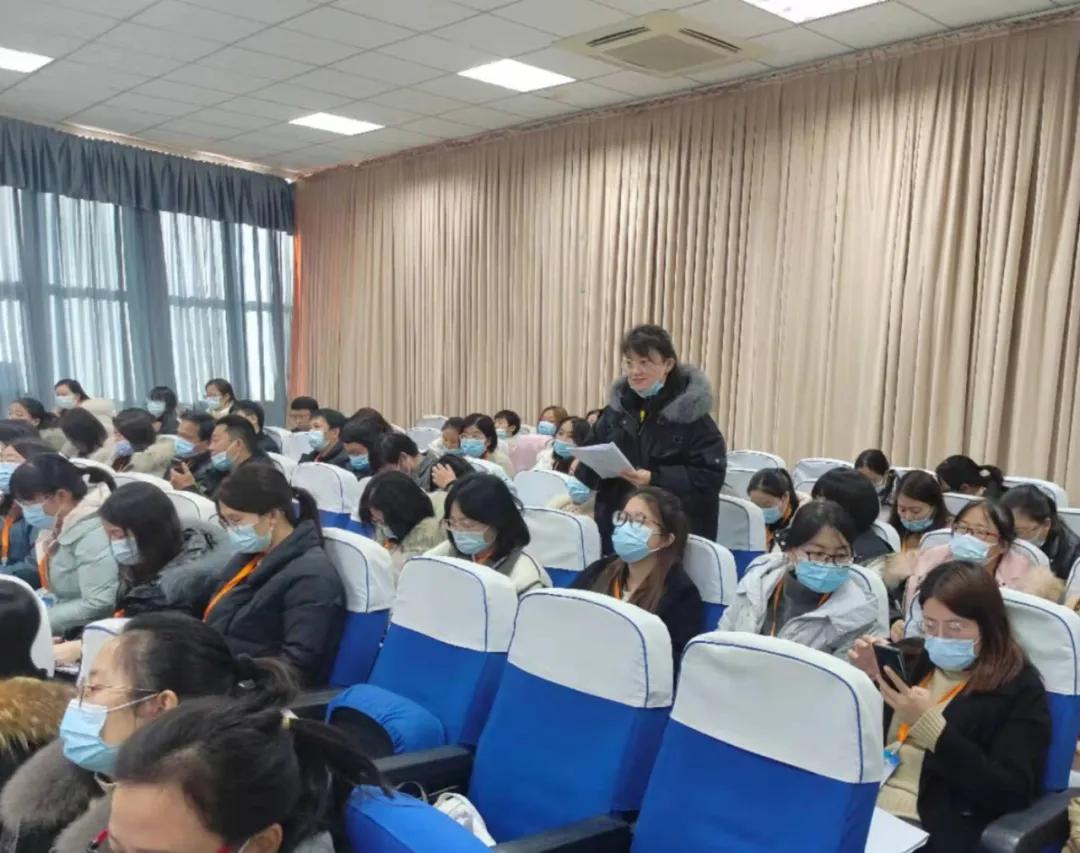 专家引领促成长,专家引领促发展