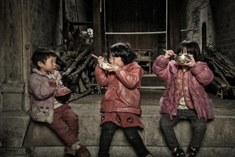 穷人不该生娃是哪个高材生说的,女大学生说穷人不该生娃