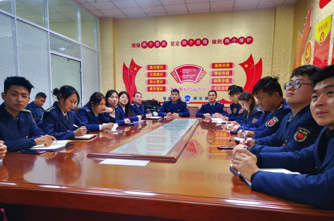 石相击而生灵光水相荡而成涟漪,水相荡而生涟漪石相击而生灵光