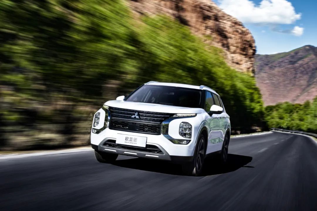 欧蓝德跟同级别suv对比差在外哪里,20万级城市suv四驱强者欧蓝德