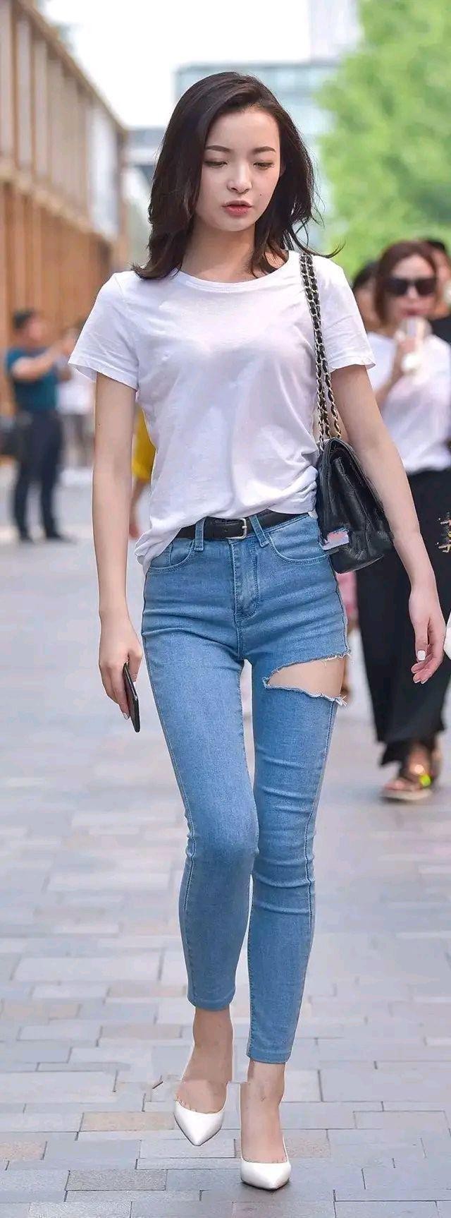 基础款穿搭轻松舒适文艺感十足,复古风阔腿牛仔裤穿搭