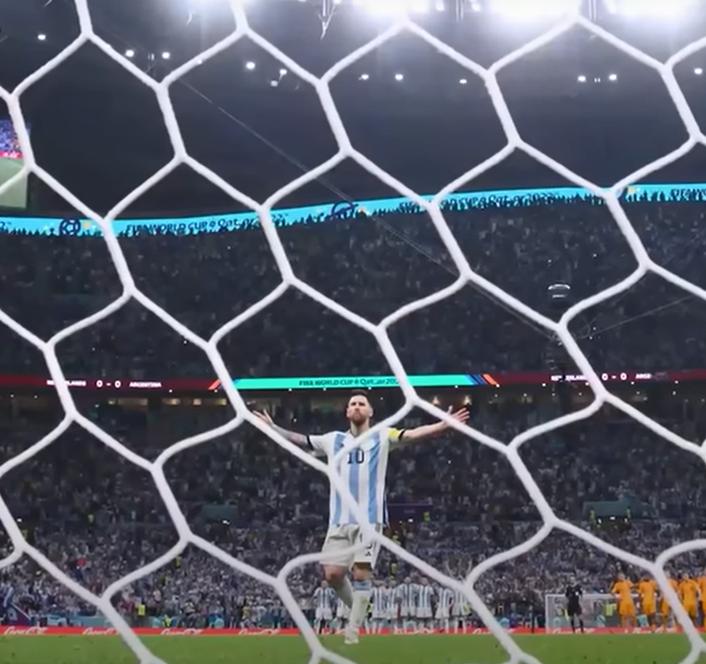 19年的梅西和内马尔,吉祥物和足球