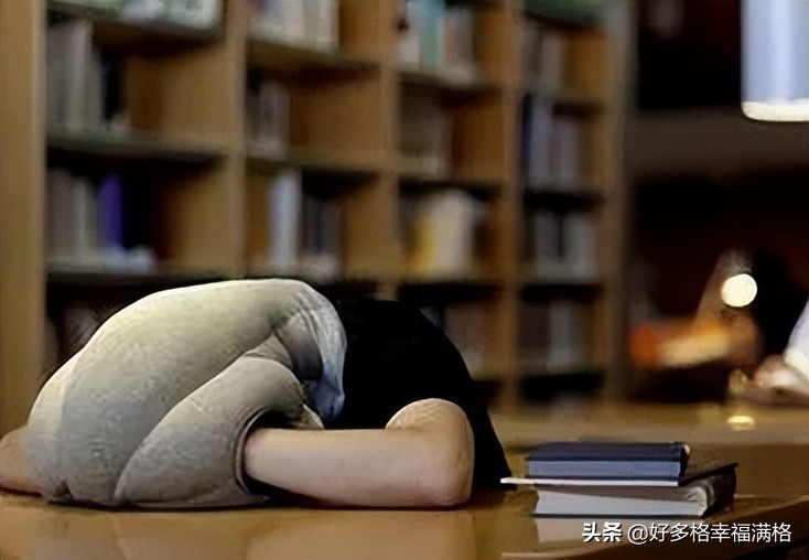 颈椎病睡乳胶枕好还是睡决明子好,颈椎病患者适合买什么类型乳胶枕