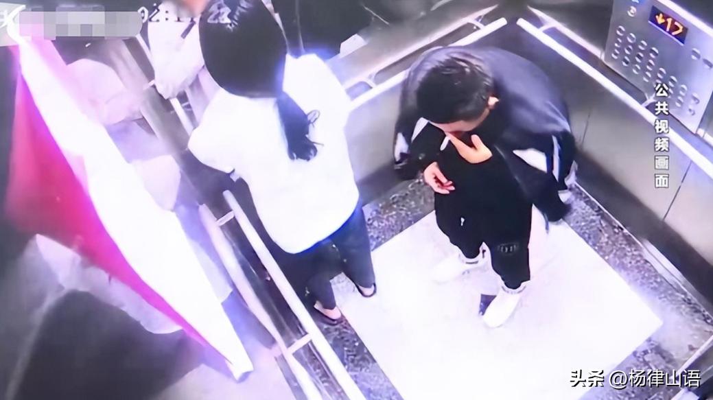 44岁男子每月5万*养包**18岁女生，发生关系后，女生数钱发现是冥币