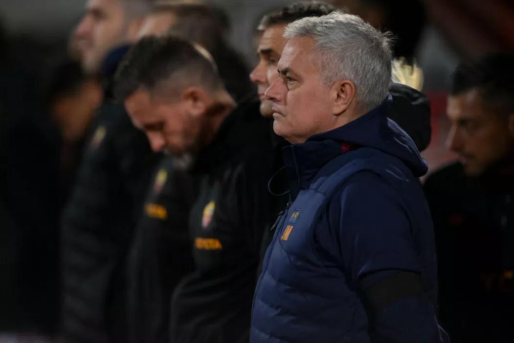 罗马惨败穆里尼奥,罗马输球后托蒂和球迷