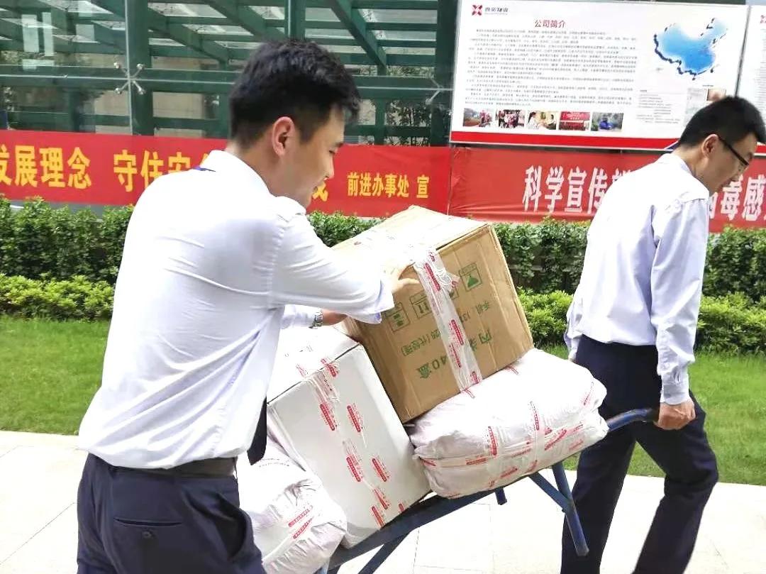 “谁家小区成天上电视？”“我家！”