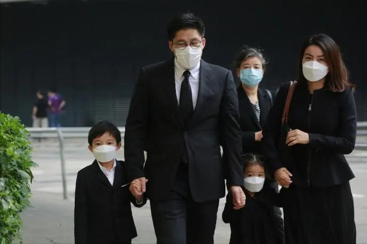 郭晶晶霍启刚最新消息出席晚宴,郭晶晶受伤霍启刚反应