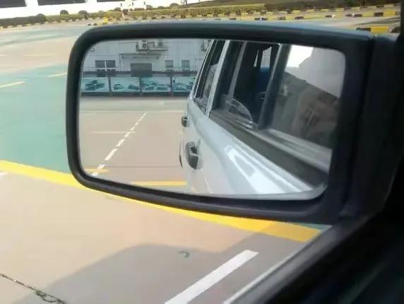 一分钟学会倒车入库技巧,科目二右倒车入库一分钟学会点位