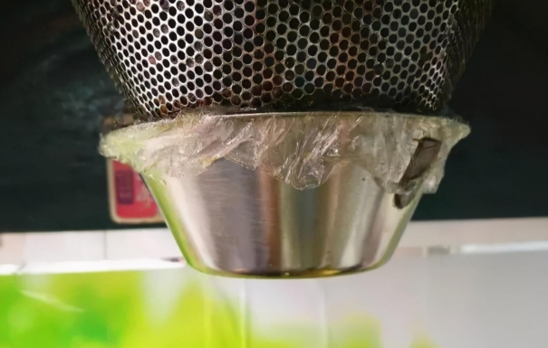 口罩清洁油烟机,只需一个口罩就能清洗油烟机