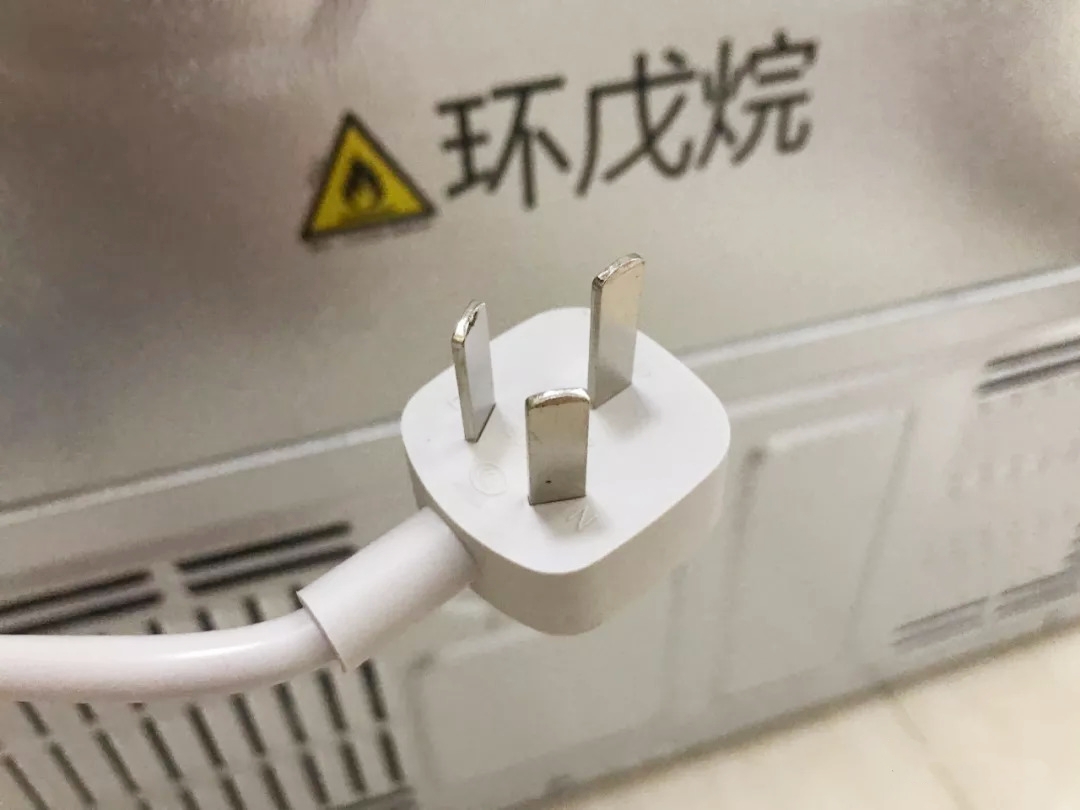 冰箱白天开晚上断电对冰箱有害吗,冰箱四季都通电好还是冬季断电好