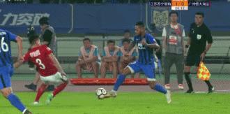 足球历史最强的牛尾巴过人,世界足坛十大独门绝技