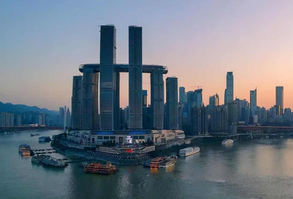 世界首座横向摩天大楼在重庆开建,重庆横向摩天大楼耗资