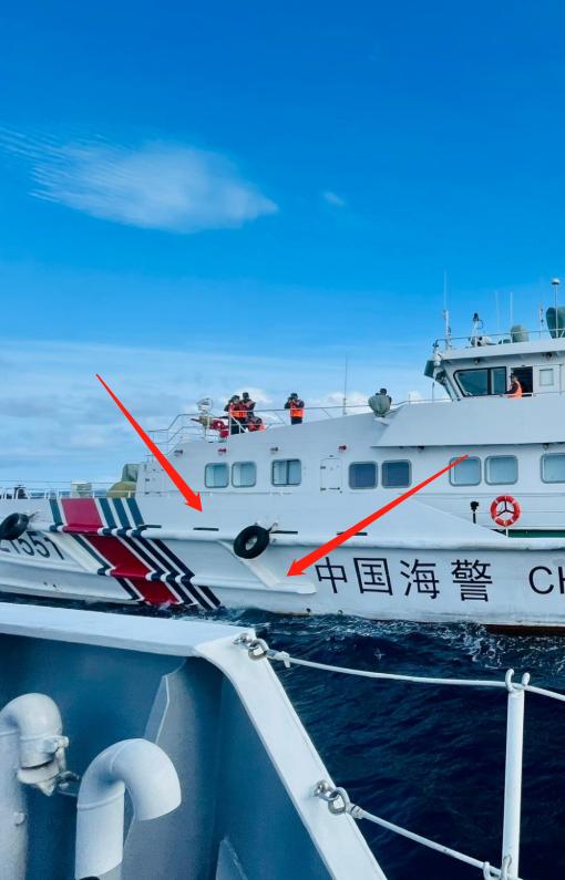 中国海警碰见菲律宾海警,菲海警船遭中方船只回应