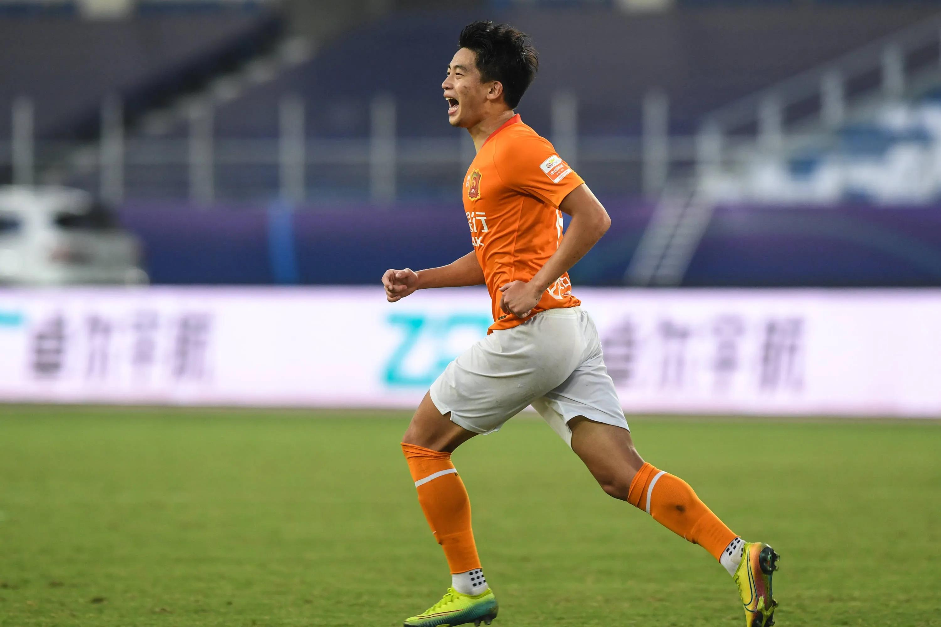 胡靖航加盟山东泰山,胡靖航真的是富二代吗