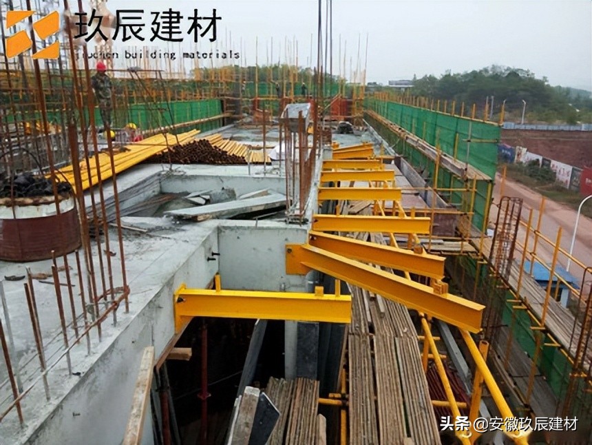 一般悬挑脚手架和新型悬挑脚手架,钢管悬挑脚手架和双排悬挑脚手架