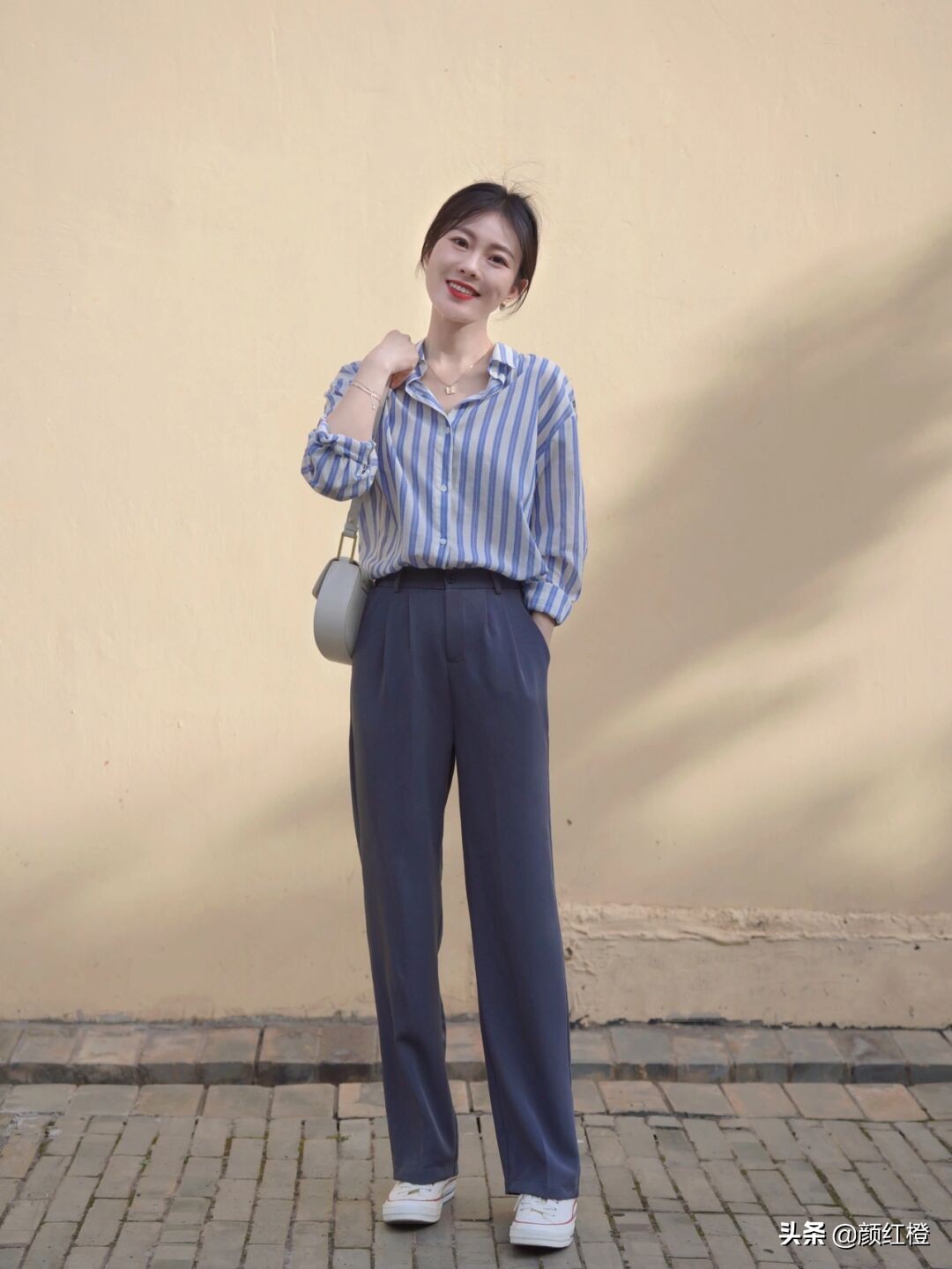 好看又便宜的适合夏天穿白衬衫,夏季白衬衫怎么穿才更好看