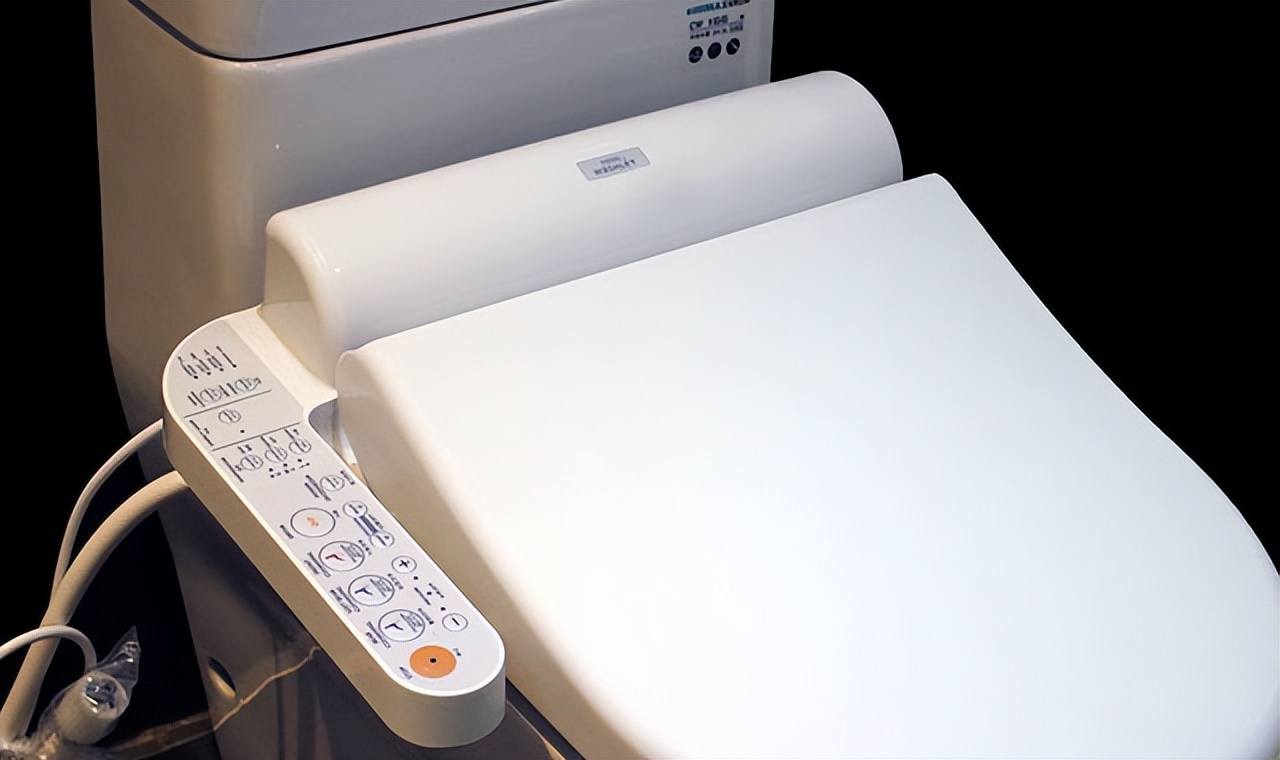 越来越多人开始买智能马桶盖，到底值不值得投入？内行人说句实话