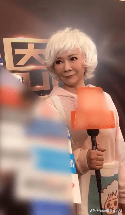 人到中年仍然风韵犹存的两位女星,人老珠黄的18位女星