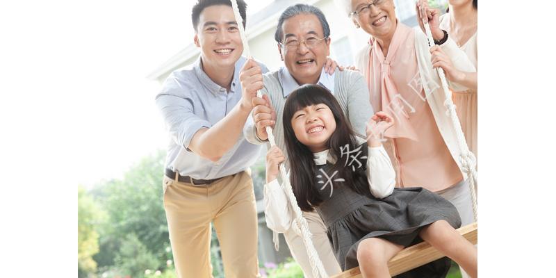 十一岁男孩应不应该跟父母分床睡,男孩几岁不能和母亲一起睡