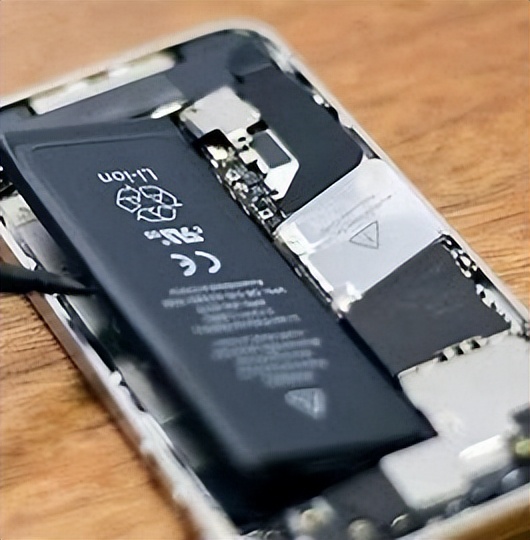 现在手机电池一定要充满才能拔吗,手机充满了不拔对电池有影响吗