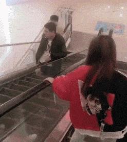 站着走路腰不舒服坐着没事,走路累了倒走能缓解吗