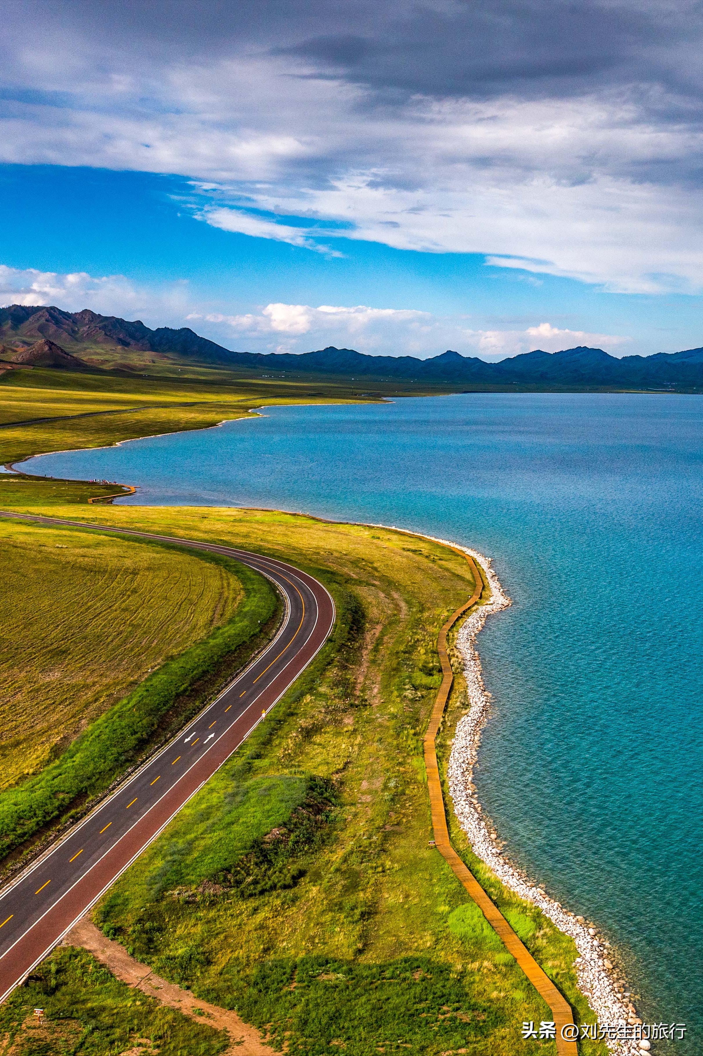 新疆伊犁春天满山遍野的花朵,伊犁的春夏秋冬美景