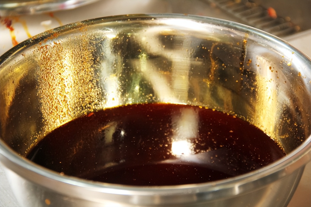 如何牛油火锅底料清澈红亮,炒好火锅料