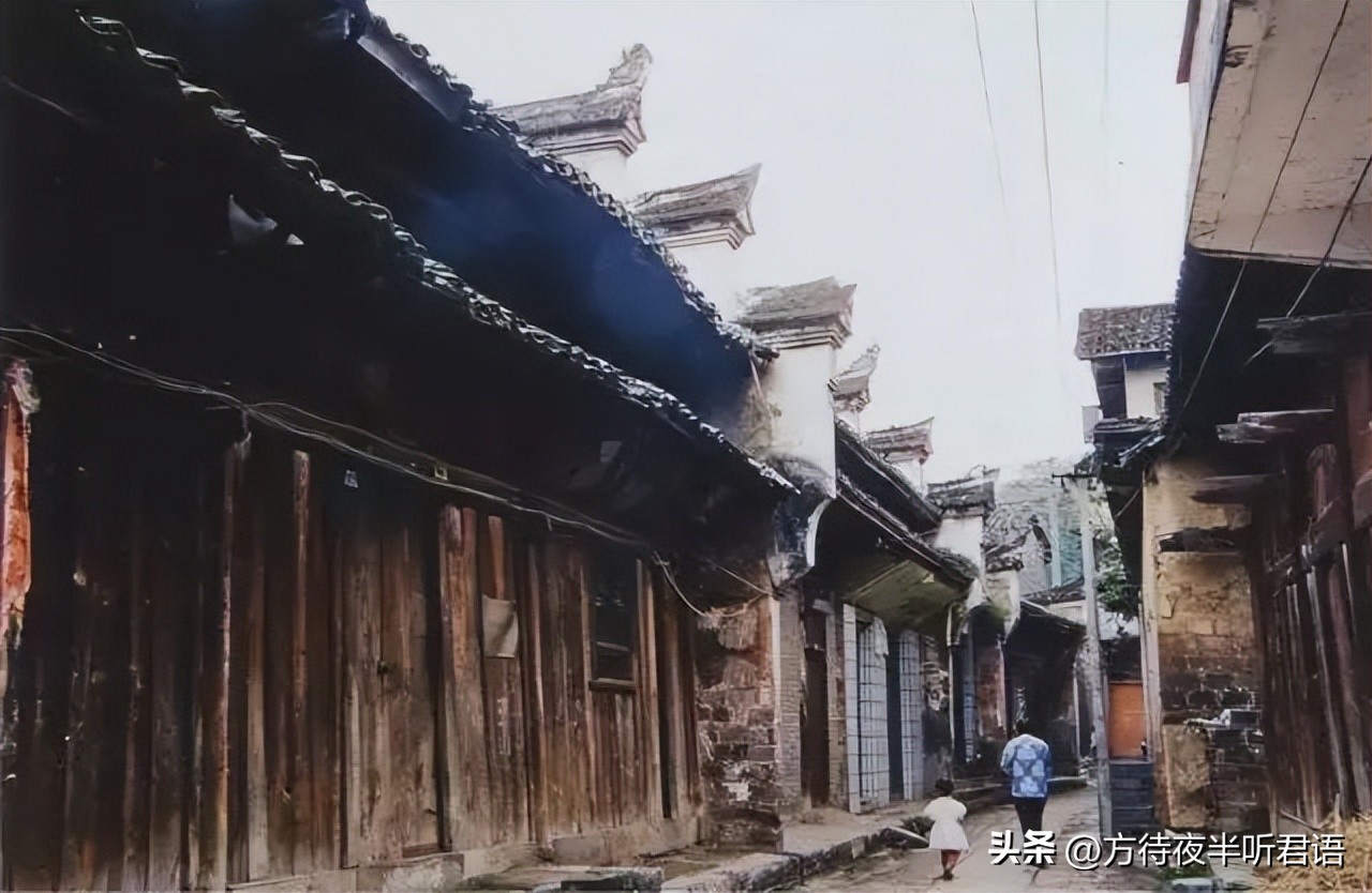 人间梦幻古建筑,仙境云雾缭绕古建筑