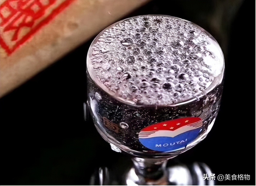 茅台为什么要送小杯子呢,买茅台时送的酒杯是干嘛用的