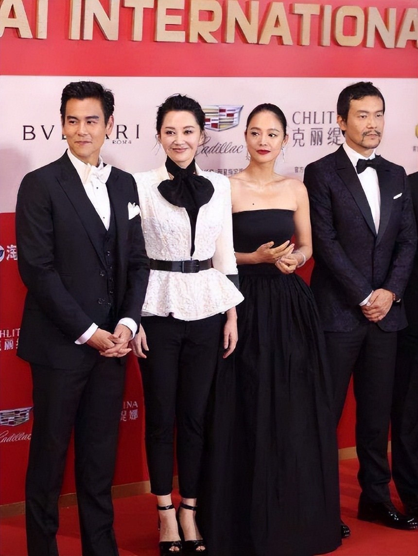 许晴周韵同框图片,姜文周韵许晴走红毯