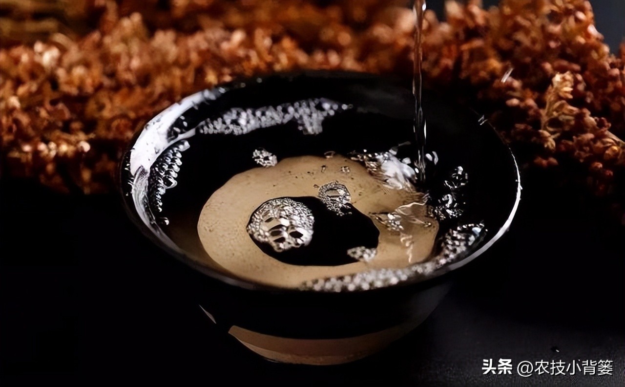 三伏天喝点白酒好吗,临近三伏天该喝啤酒还是白酒好