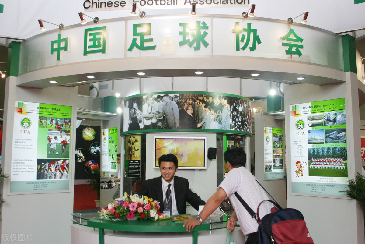 武汉长江主教练李铁,李铁担任武汉卓尔主教练年薪